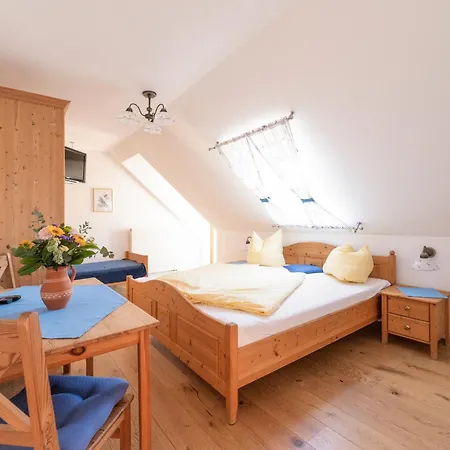 Fruehstueckspension Kleinschuster 3*