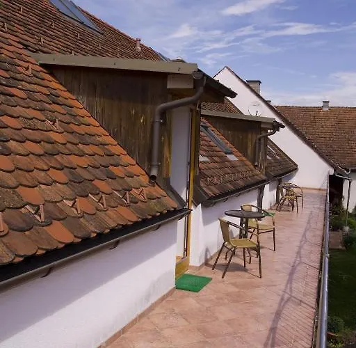 Fruehstueckspension Kleinschuster Pensjonat Burgau